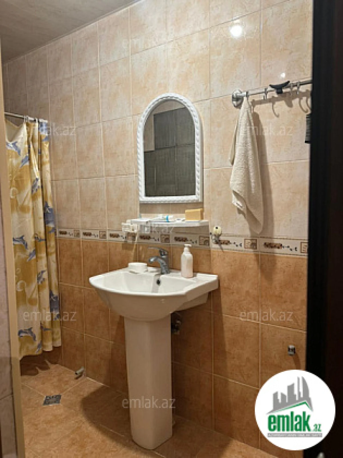 Satılır 3 otaqlı köhnə tikili 100 m²