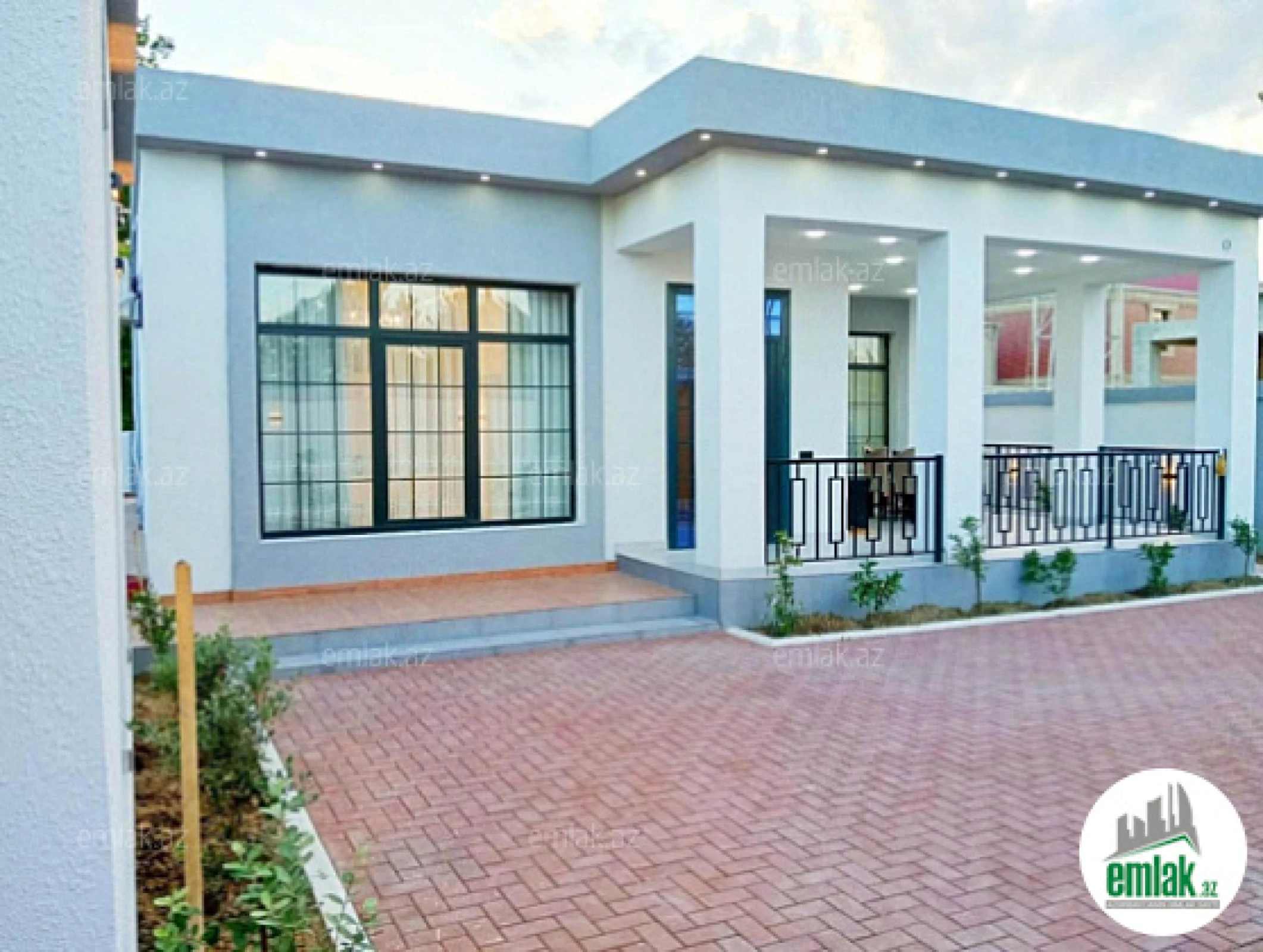 Satılır 4 otaqlı mənzil 205 m²
