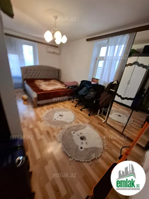 Satılır 1 otaqlı köhnə tikili 40 m²