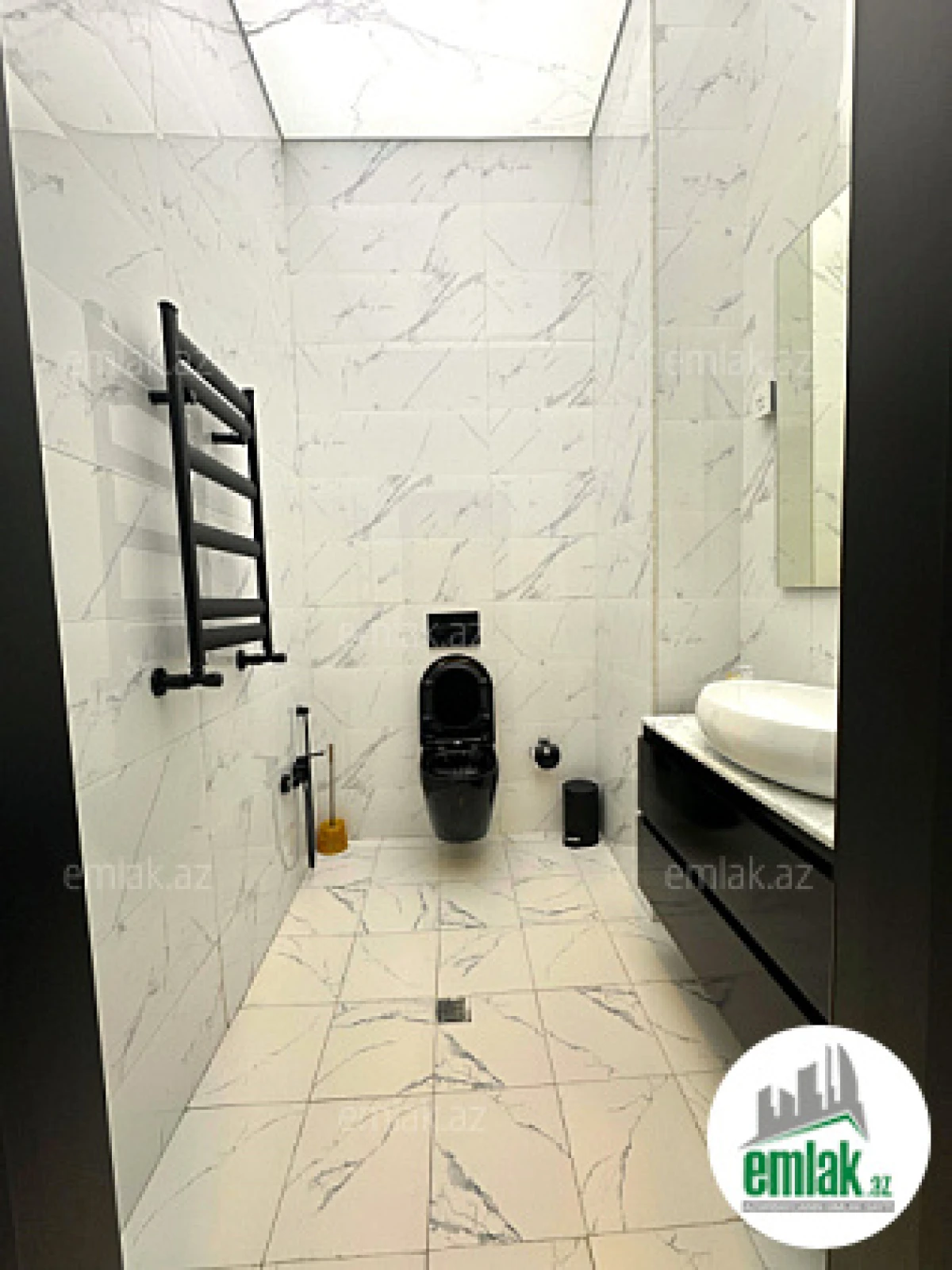 Satılır 15 otaqlı obyekt 1050 m²