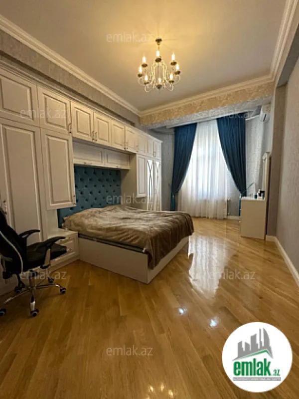 Satılır 4 otaqlı yeni tikili 210 m²