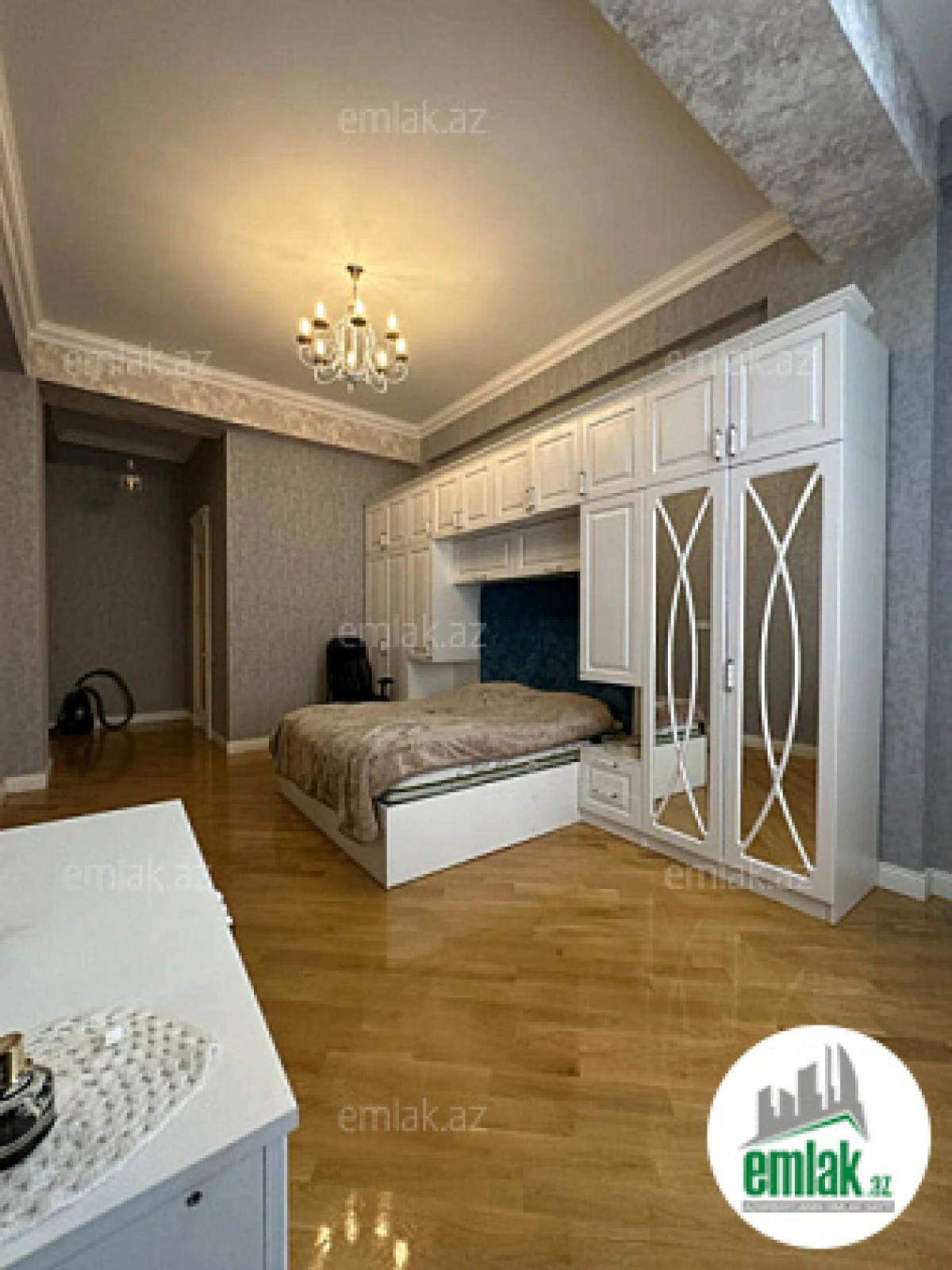 Satılır 4 otaqlı yeni tikili 210 m²