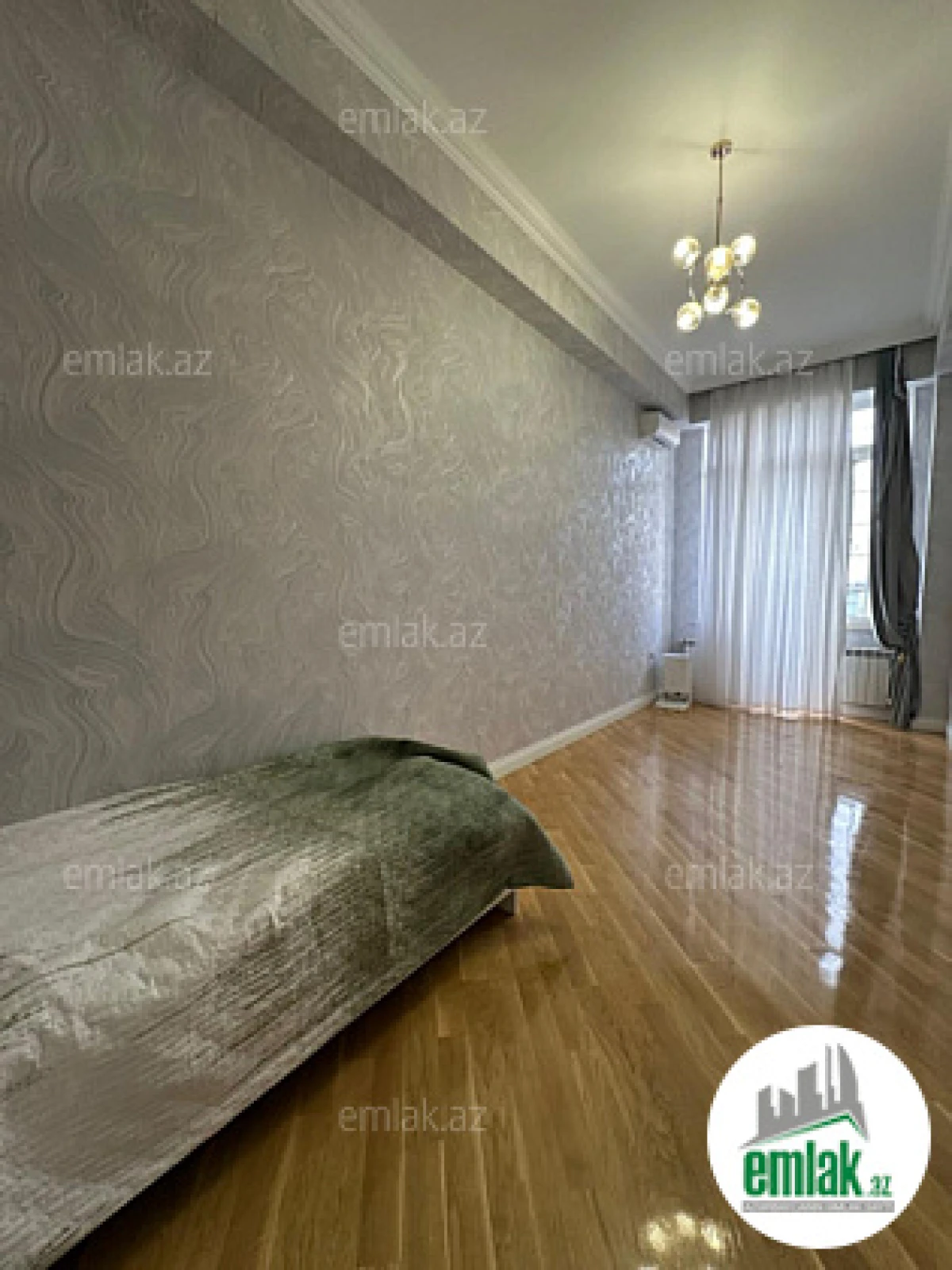 Satılır 4 otaqlı yeni tikili 210 m²
