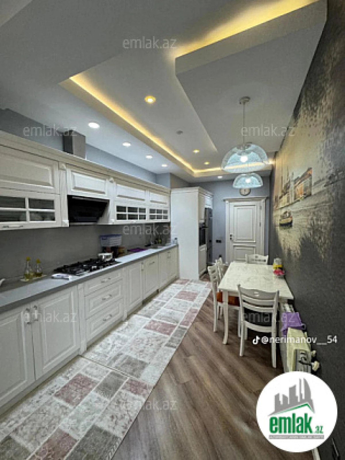 Satılır 4 otaqlı yeni tikili 180 m²