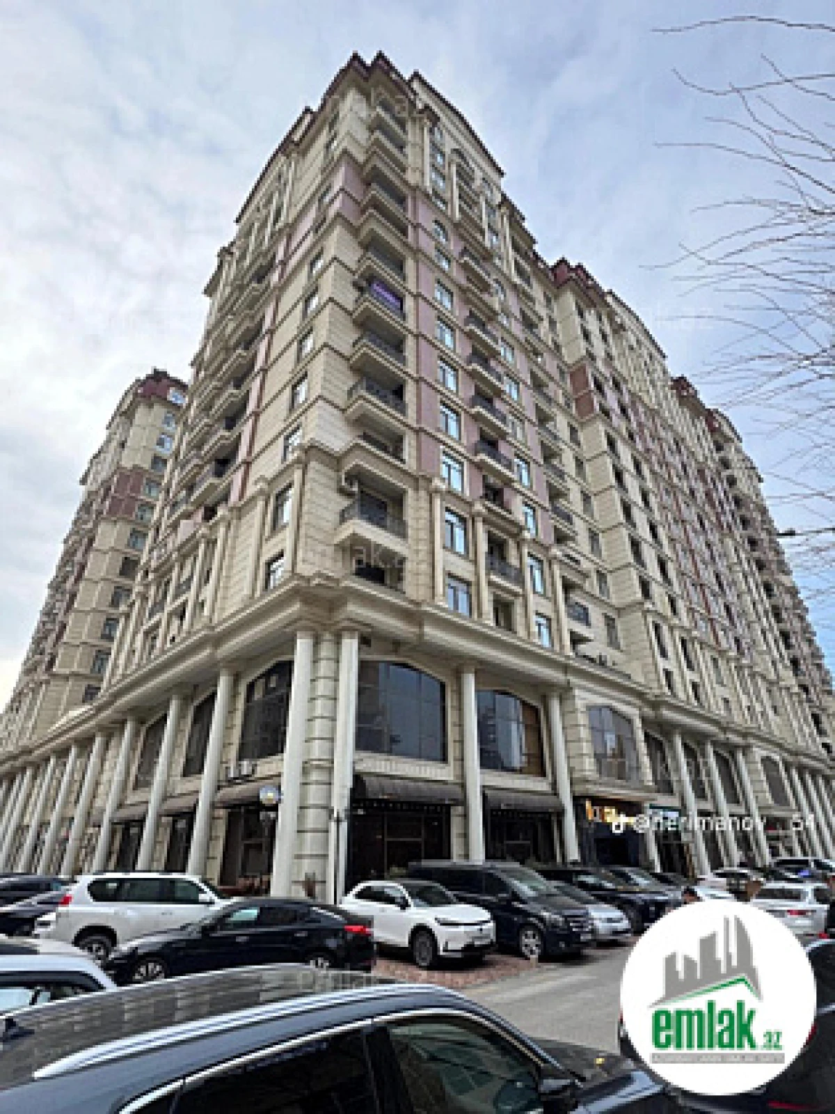 Satılır 4 otaqlı yeni tikili 180 m²