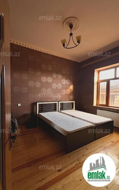 Satılır 7 otaqlı həyət evi 330 m²