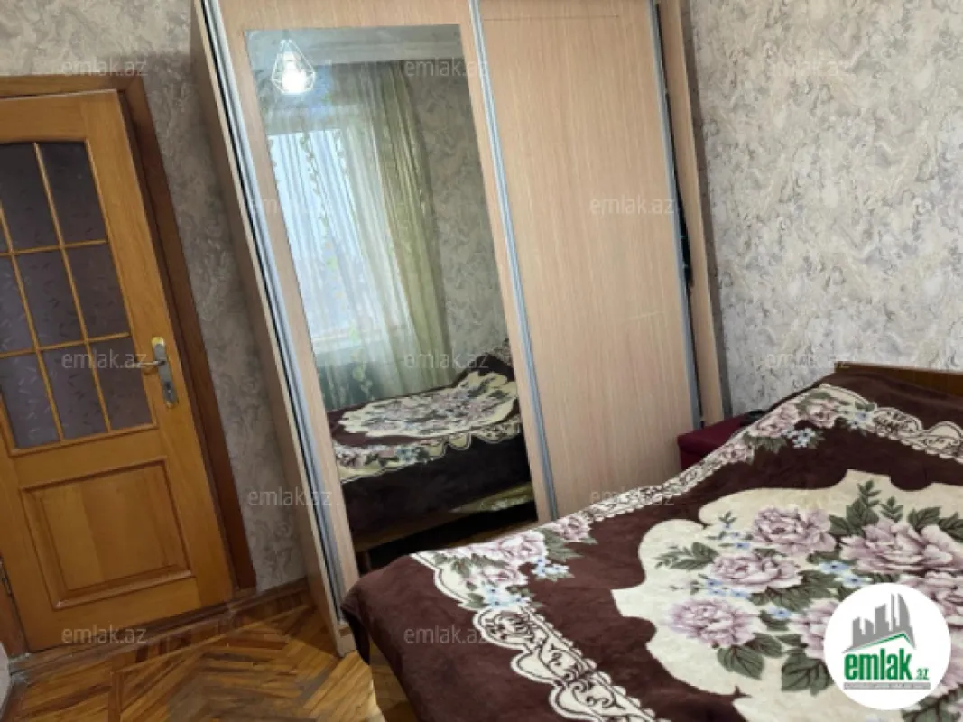 Satılır 4 otaqlı köhnə tikili 110 m²