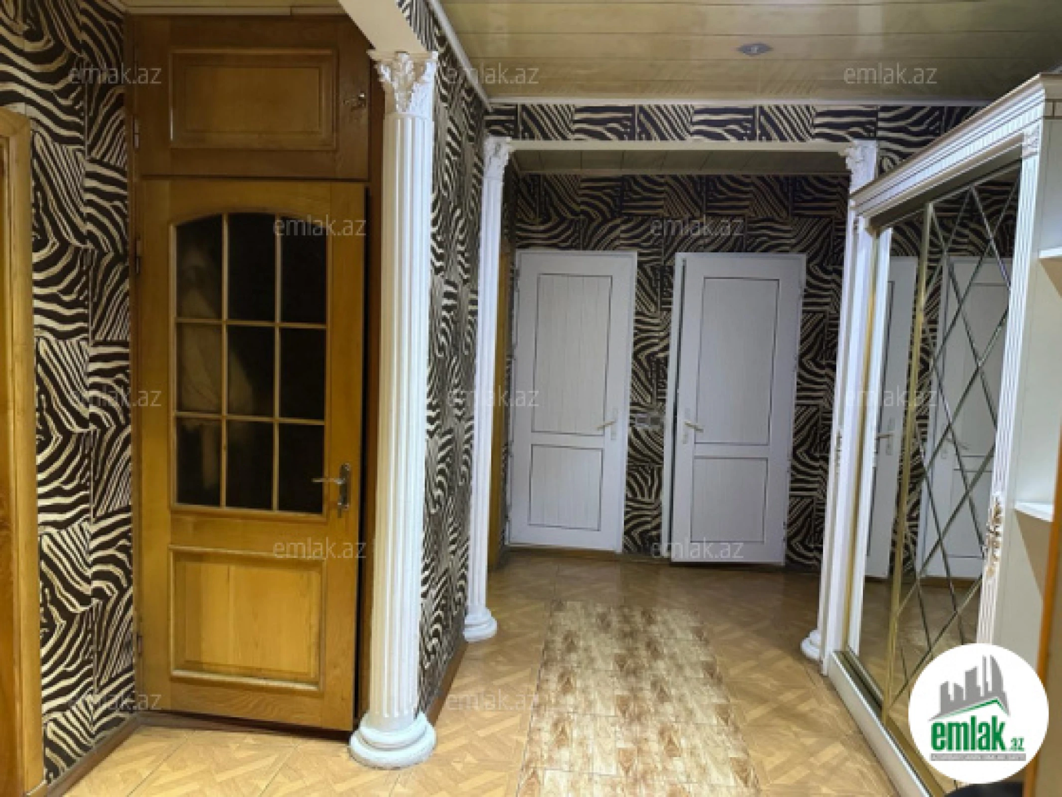 Satılır 4 otaqlı köhnə tikili 110 m²