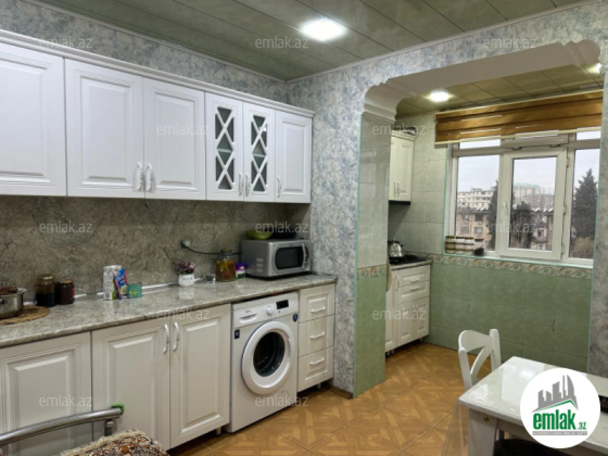 Satılır 4 otaqlı köhnə tikili 110 m²