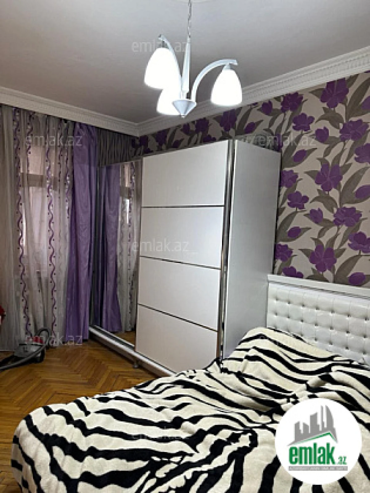 Satılır 4 otaqlı köhnə tikili 110 m²