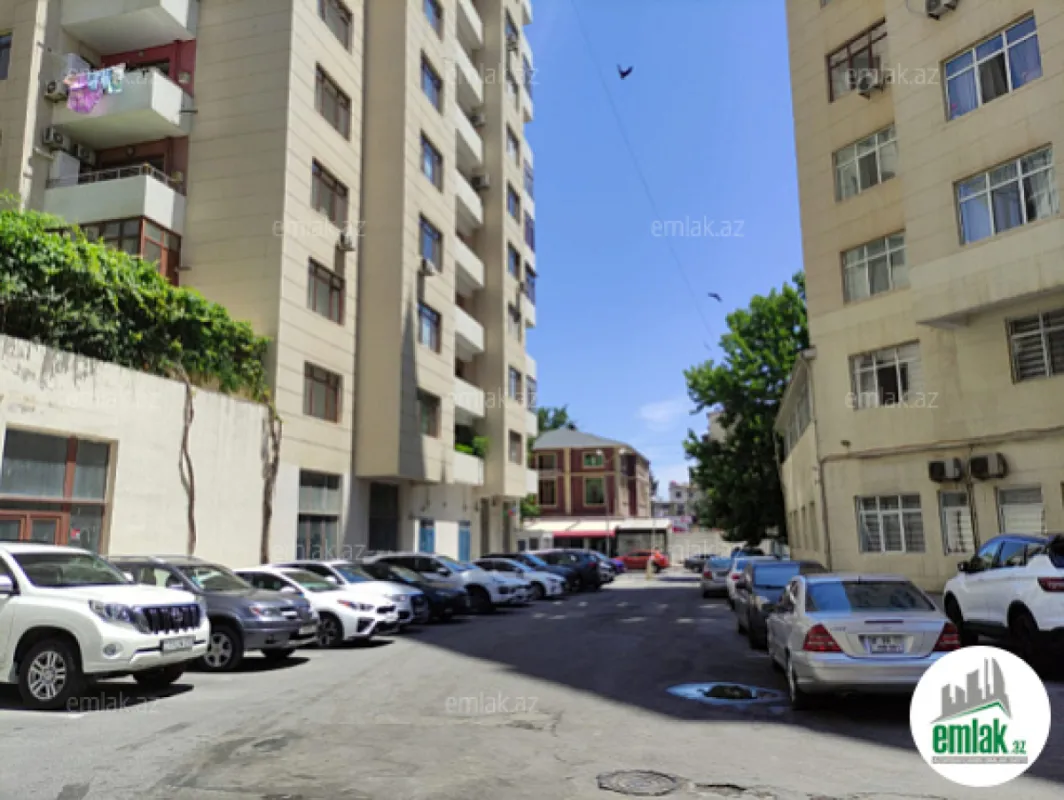 Satılır 3 otaqlı yeni tikili 135 m²