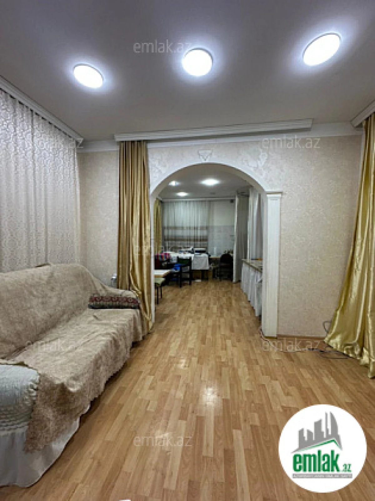 Satılır 7 otaqlı obyekt 200 m²