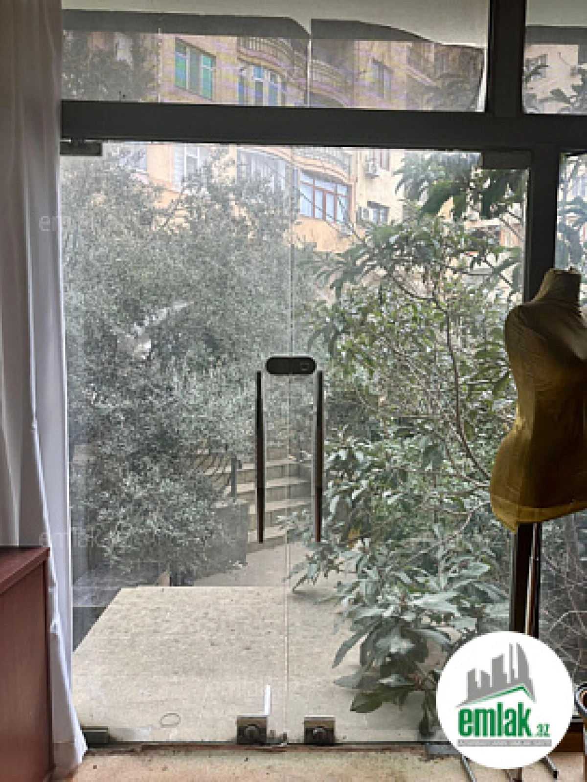 Satılır 7 otaqlı obyekt 200 m²