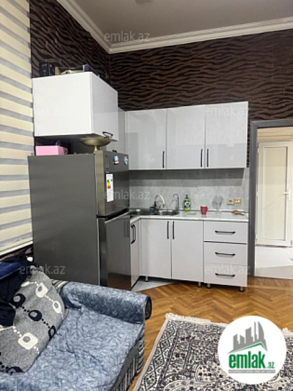 Satılır 4 otaqlı köhnə tikili 100 m²