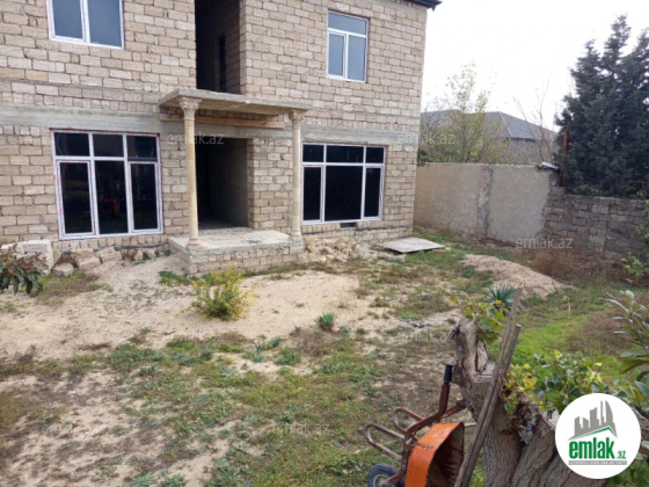Satılır 5 otaqlı həyət evi 200 m²