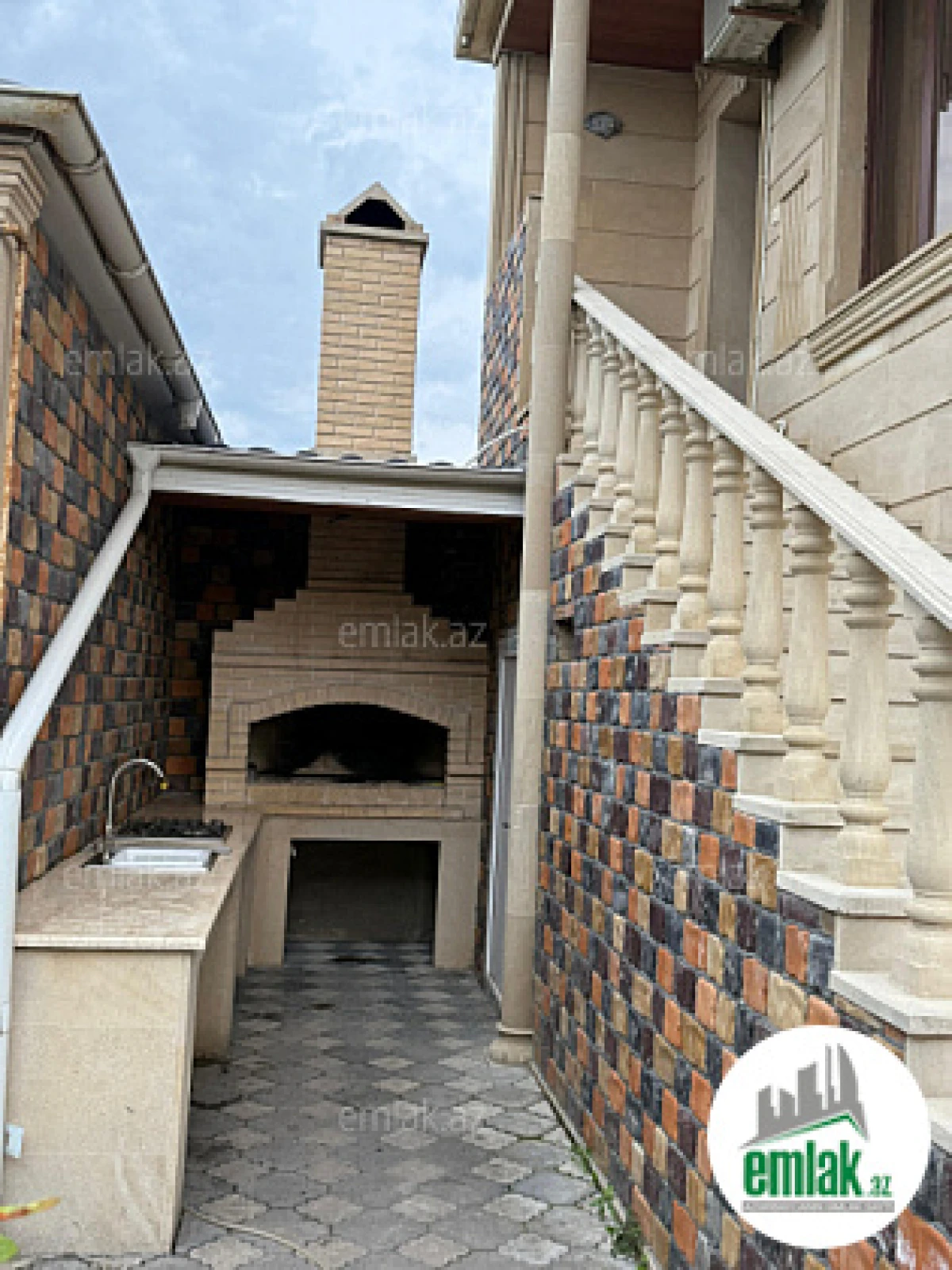 Satılır 6 otaqlı həyət evi 350 m²