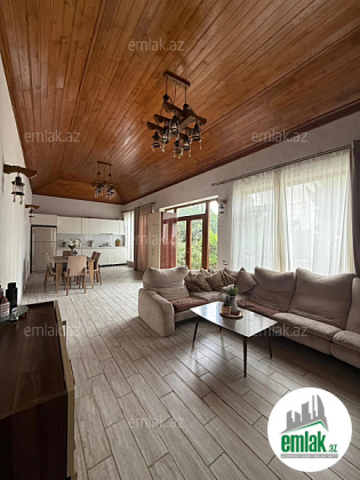 Satılır 6 otaqlı həyət evi 350 m²