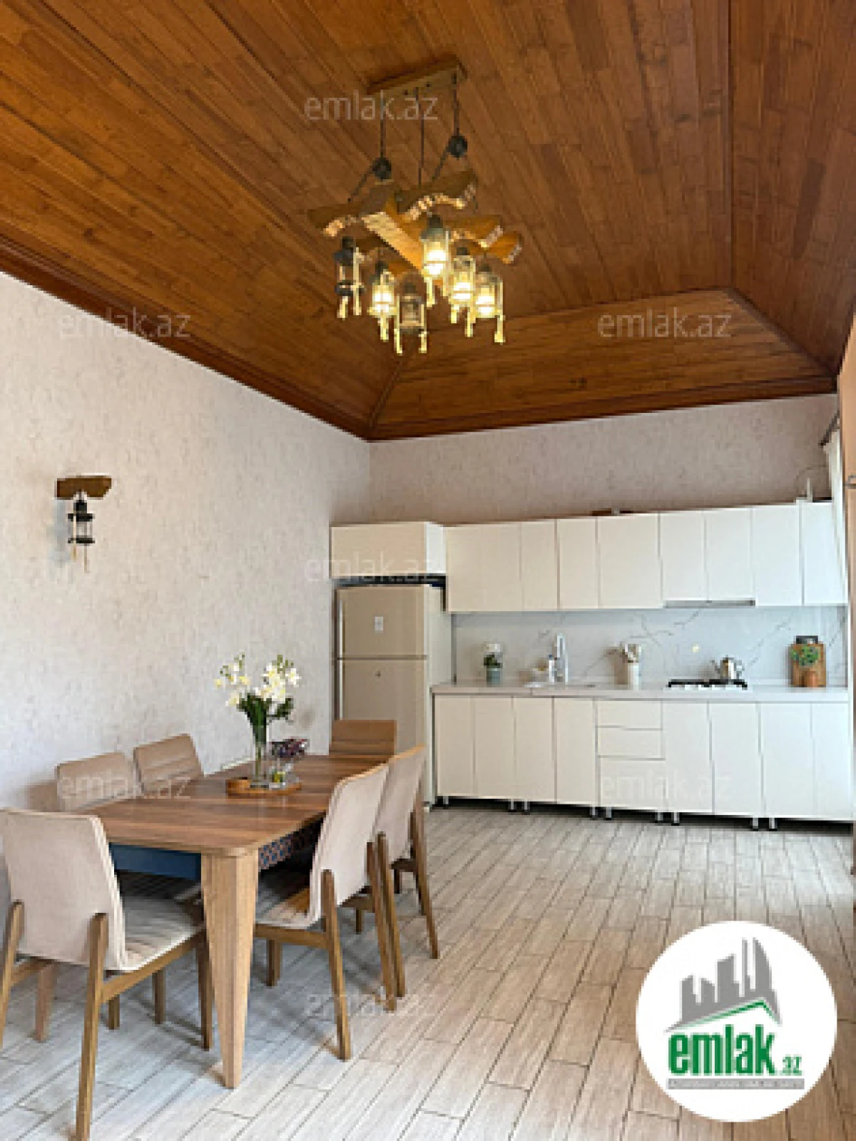 Satılır 6 otaqlı həyət evi 350 m²