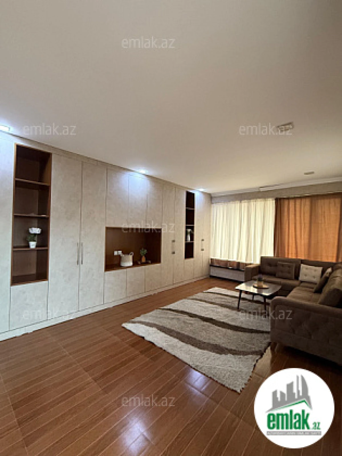 Satılır 6 otaqlı həyət evi 350 m²