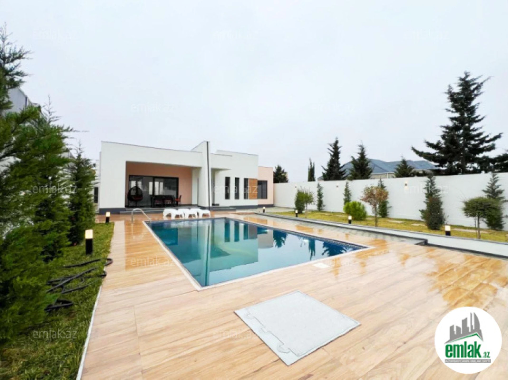 Satılır 4 otaqlı mənzil 182 m²