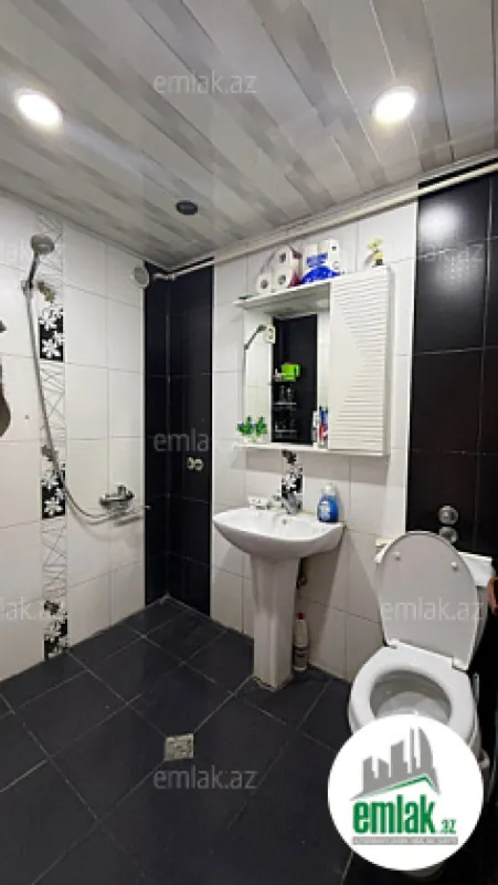 Satılır 3 otaqlı köhnə tikili 70 m²