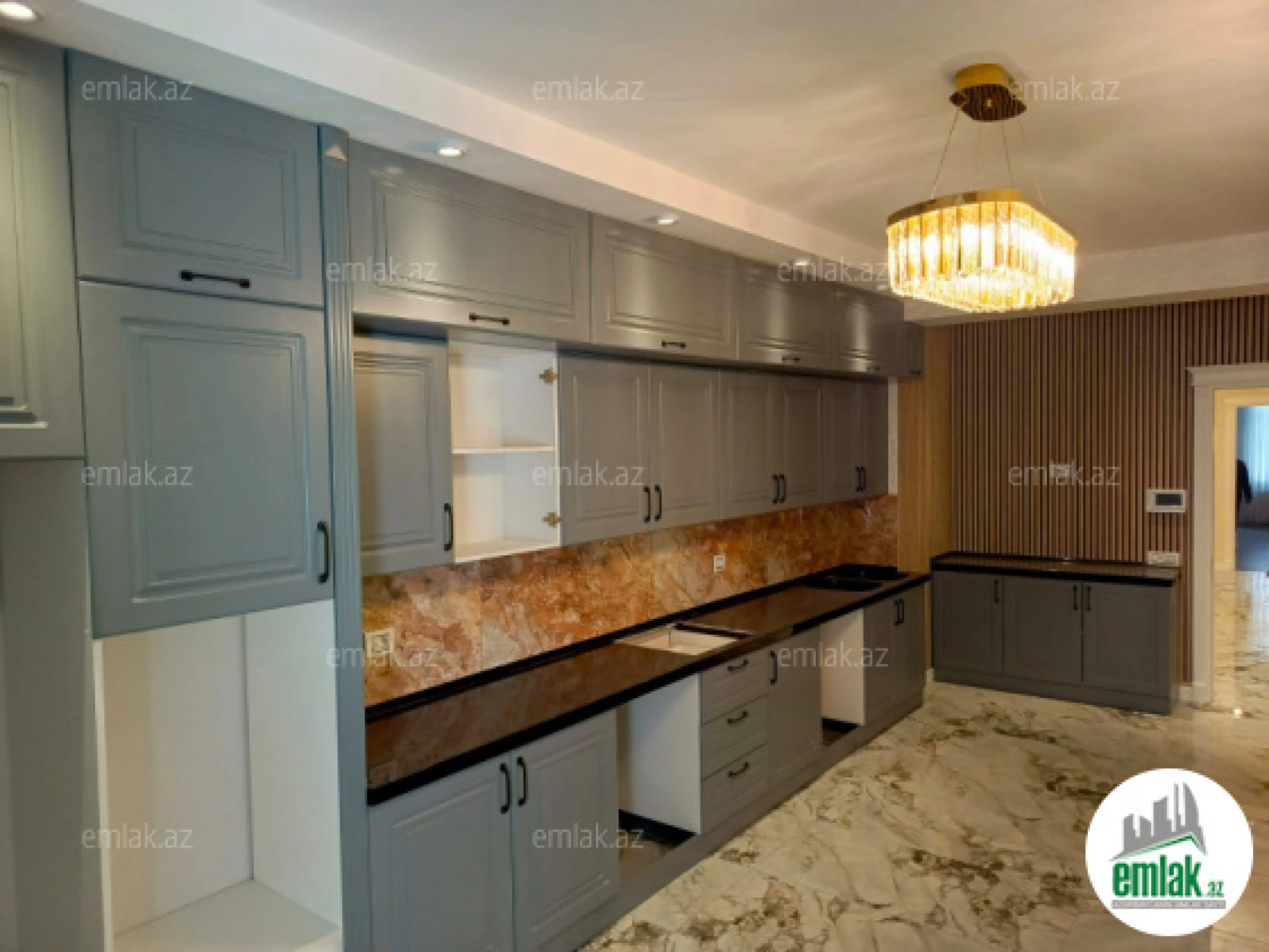 Satılır 4 otaqlı yeni tikili 215 m²