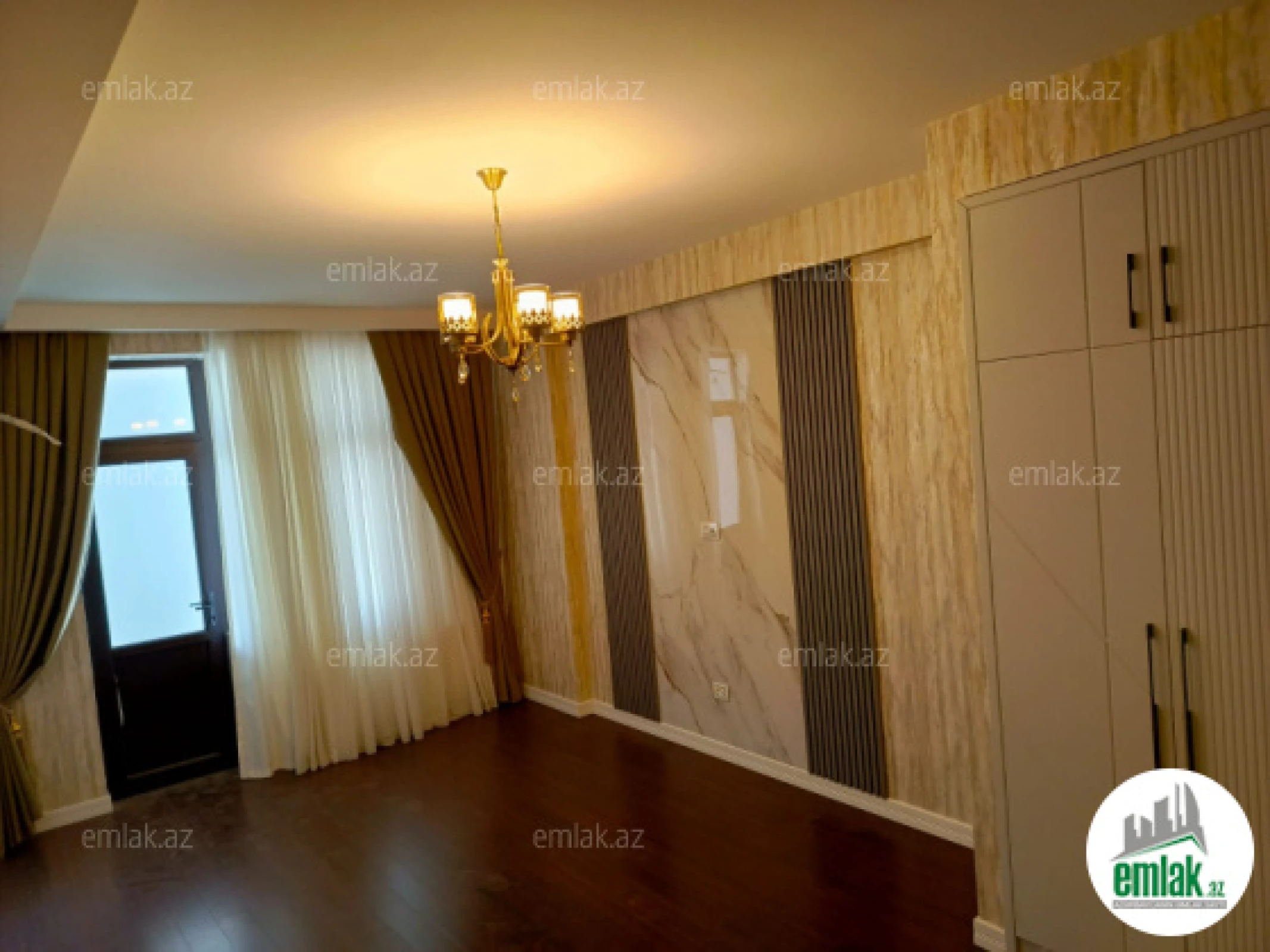Satılır 4 otaqlı yeni tikili 215 m²