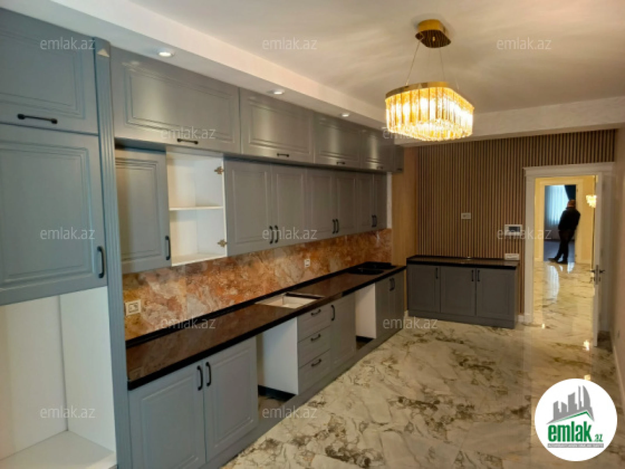 Satılır 4 otaqlı yeni tikili 215 m²