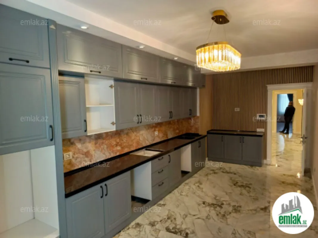 Satılır 4 otaqlı yeni tikili 215 m²