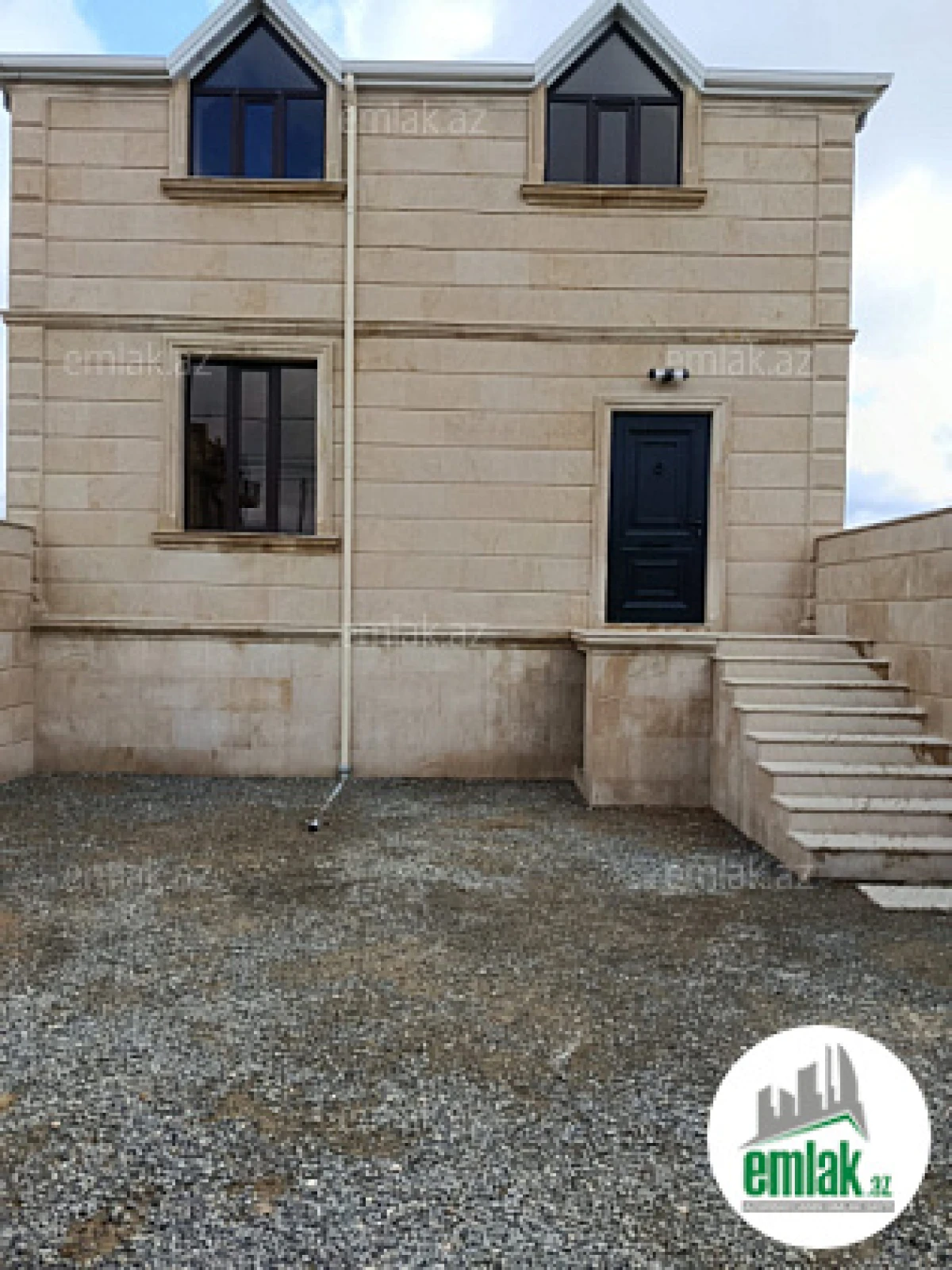 Satılır 4 otaqlı həyət evi 180 m²