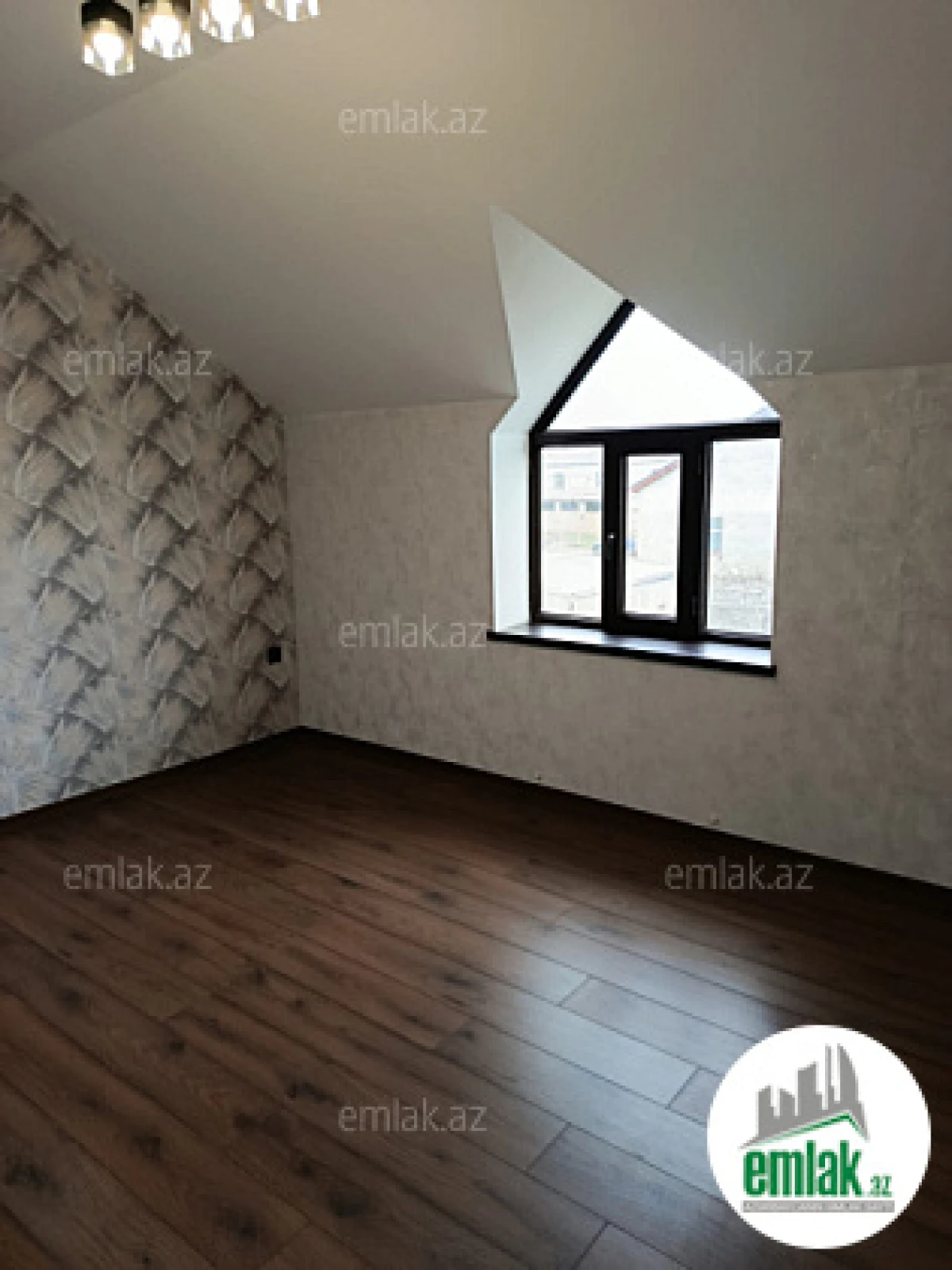 Satılır 4 otaqlı həyət evi 180 m²