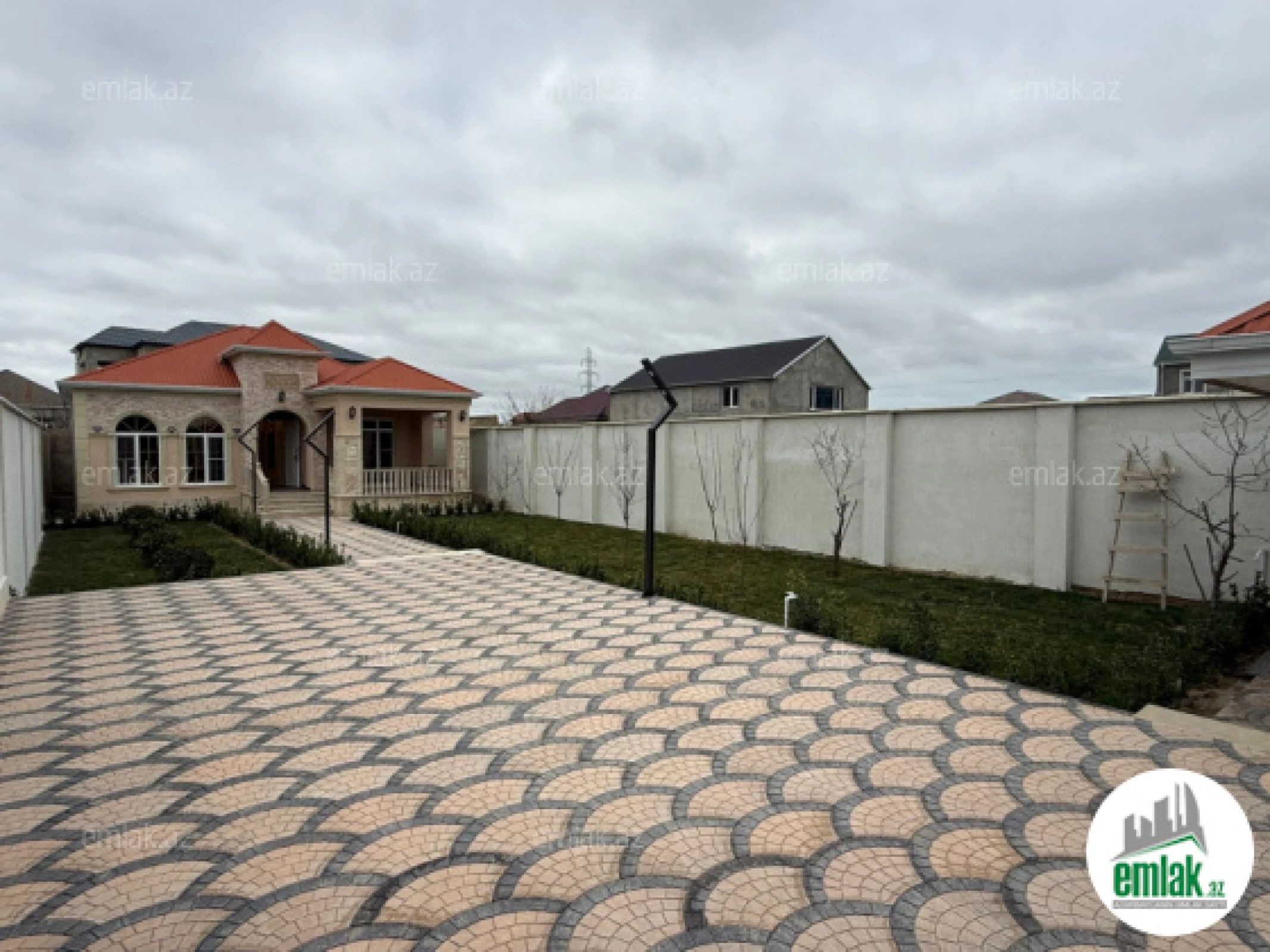 Satılır 4 otaqlı həyət evi 145 m²
