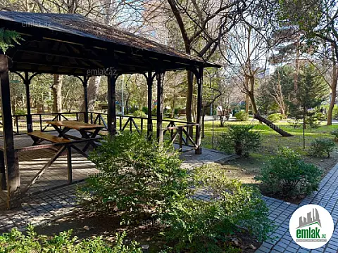 Satılır 2 otaqlı köhnə tikili 70 m²