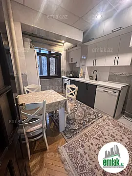 Satılır 2 otaqlı köhnə tikili 70 m²