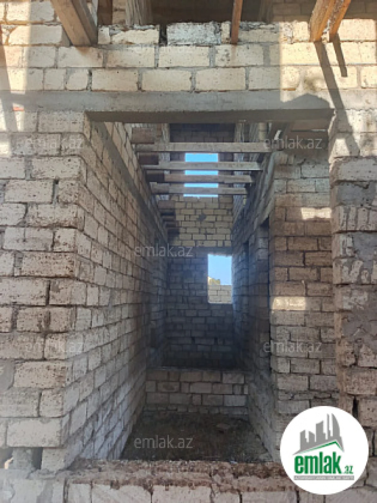 Satılır 6 otaqlı mənzil 200 m²