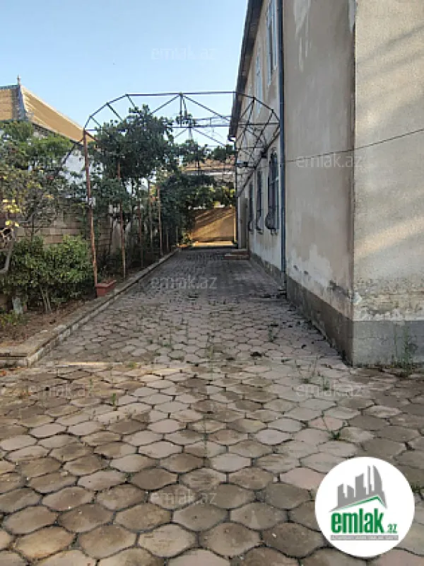 Satılır 7 otaqlı həyət evi 350 m²