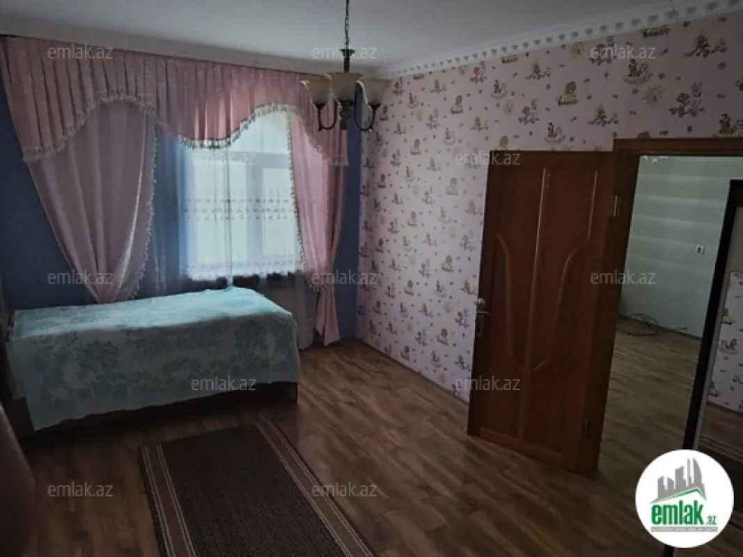 Satılır 7 otaqlı həyət evi 350 m²