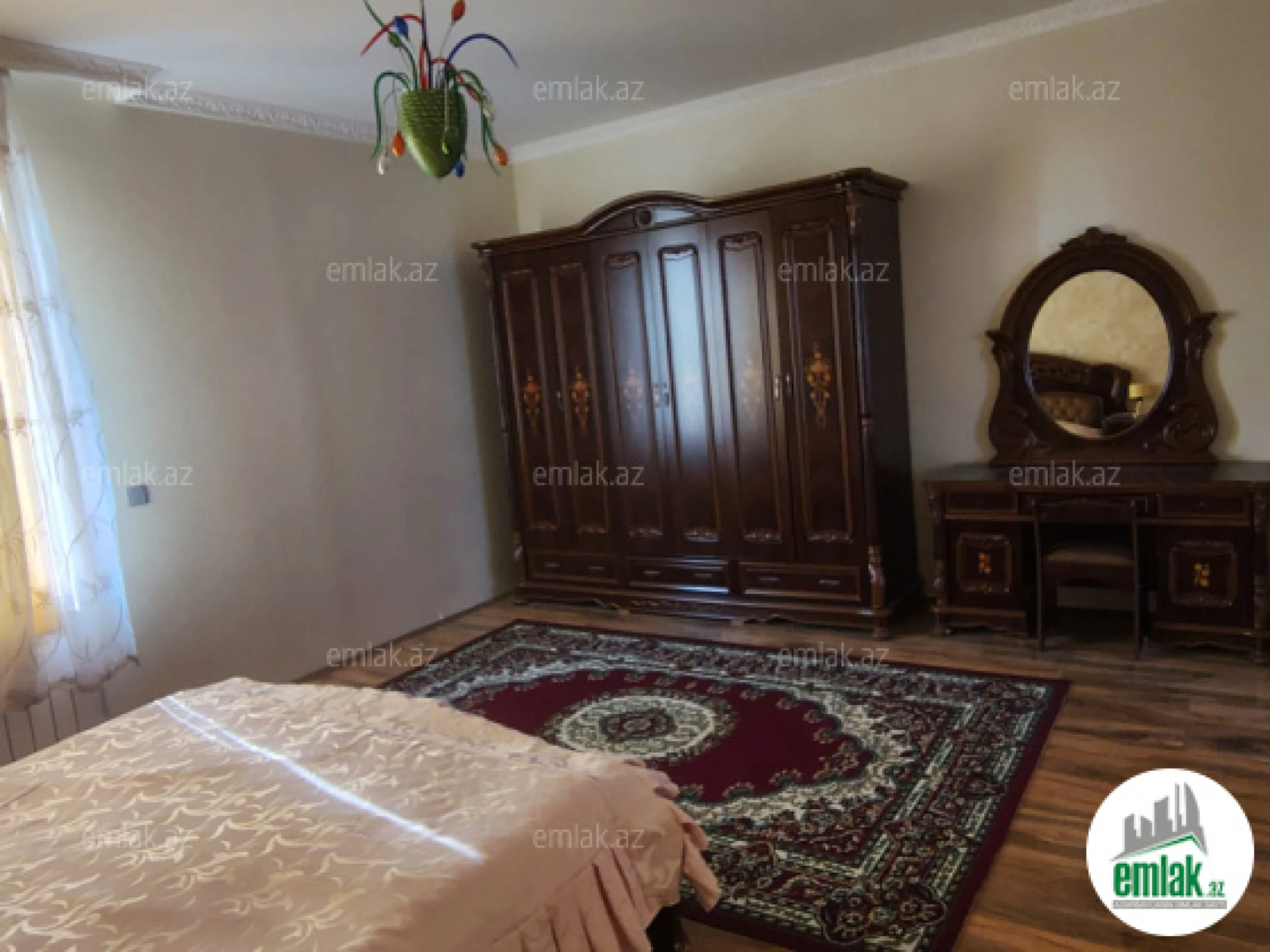 Satılır 7 otaqlı həyət evi 350 m²