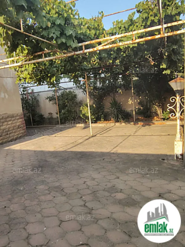 Satılır 7 otaqlı həyət evi 350 m²