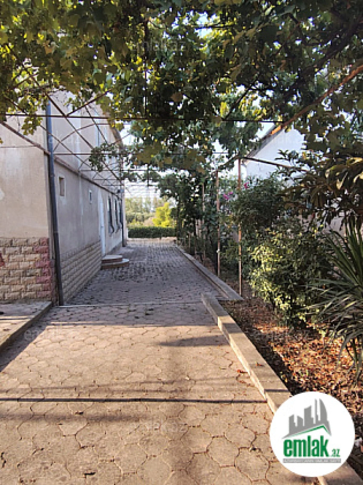 Satılır 7 otaqlı həyət evi 350 m²