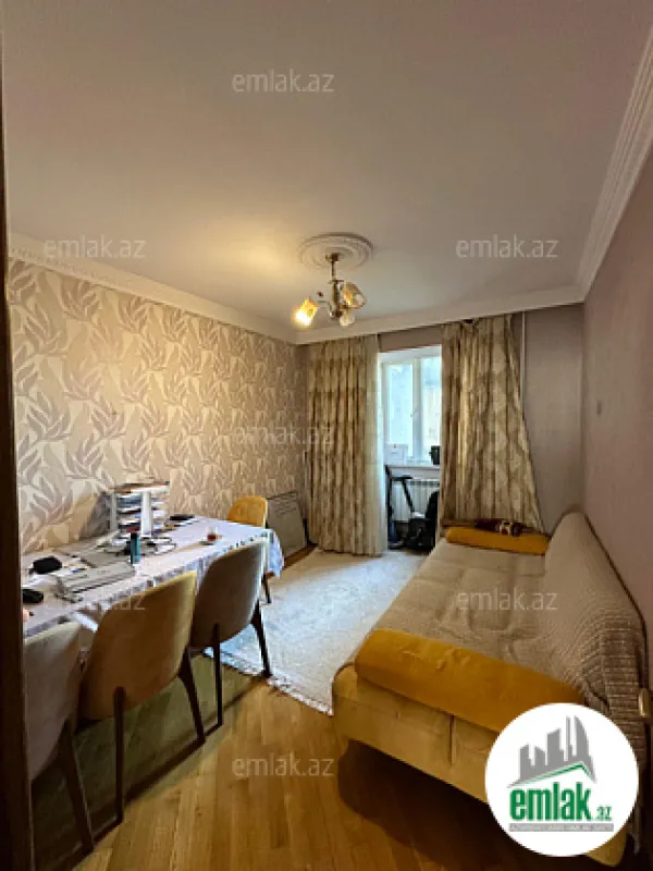 Satılır 2 otaqlı köhnə tikili 60 m²