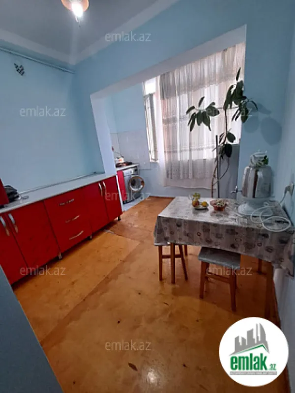 Satılır 2 otaqlı köhnə tikili 60 m²