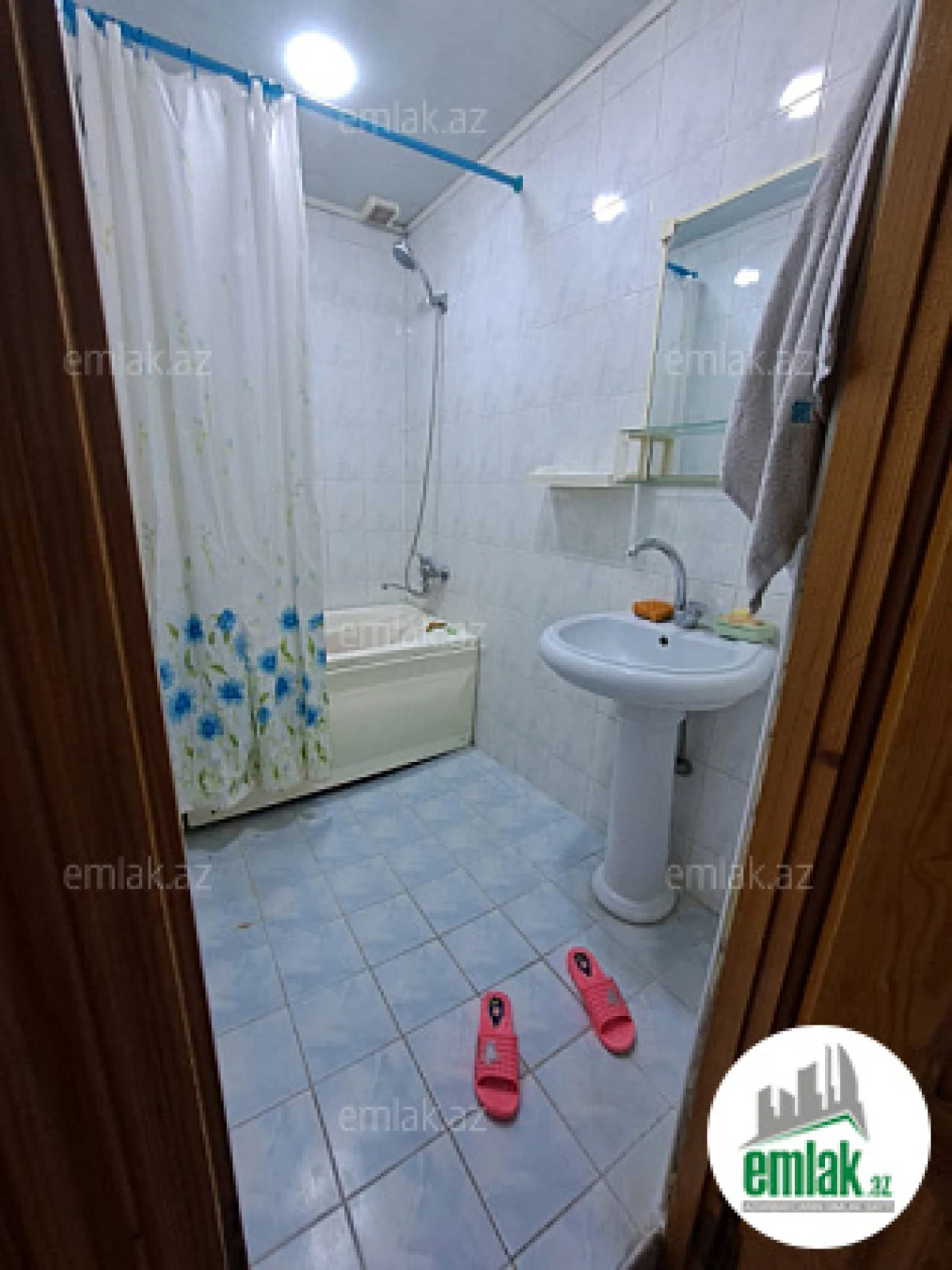 Satılır 2 otaqlı köhnə tikili 60 m²