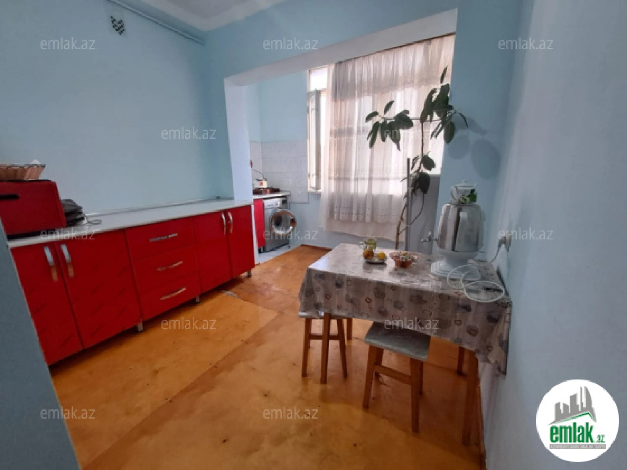 Satılır 2 otaqlı köhnə tikili 60 m²