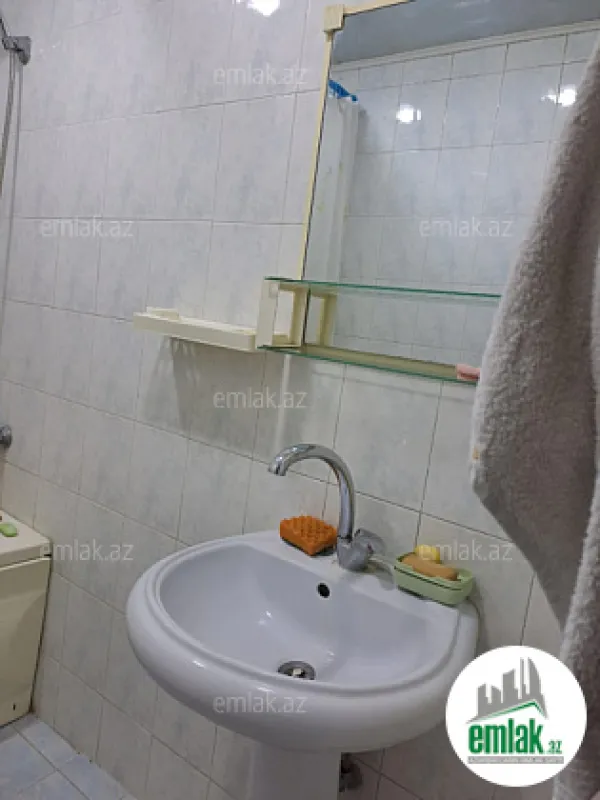 Satılır 2 otaqlı köhnə tikili 60 m²