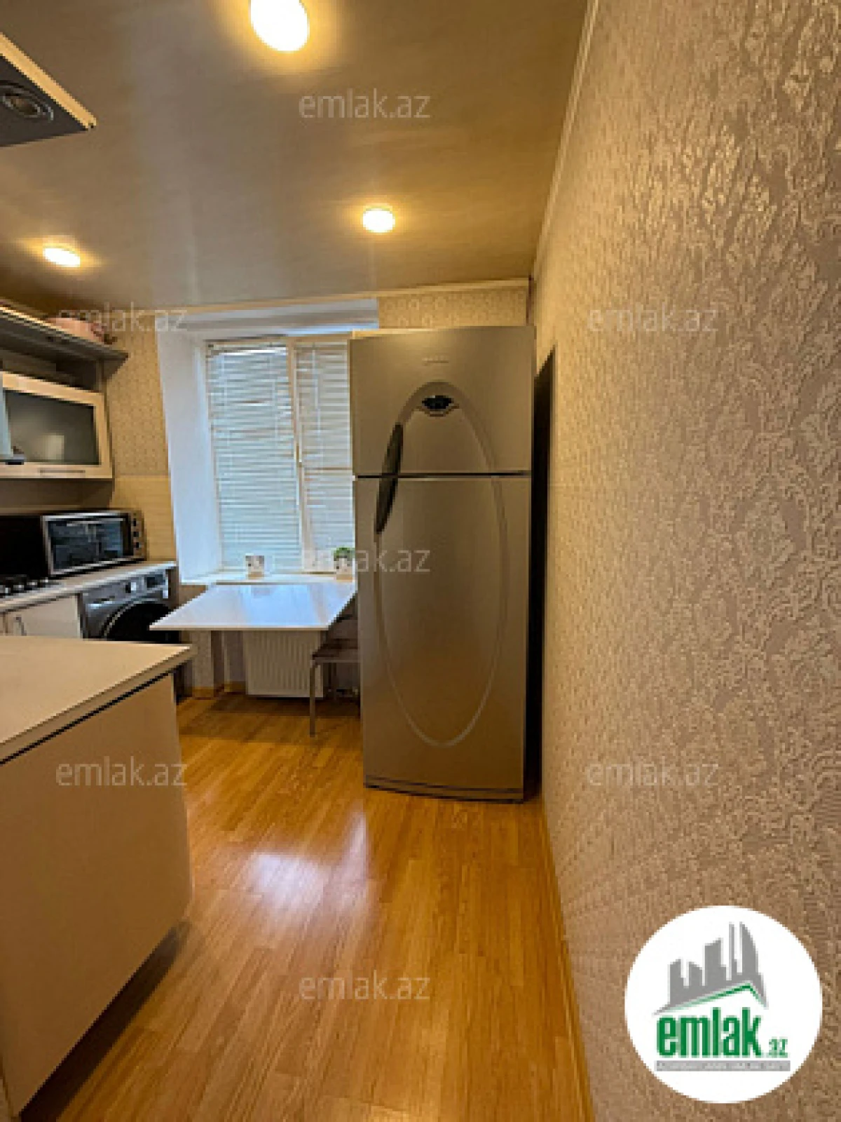 Satılır 2 otaqlı köhnə tikili 55 m²
