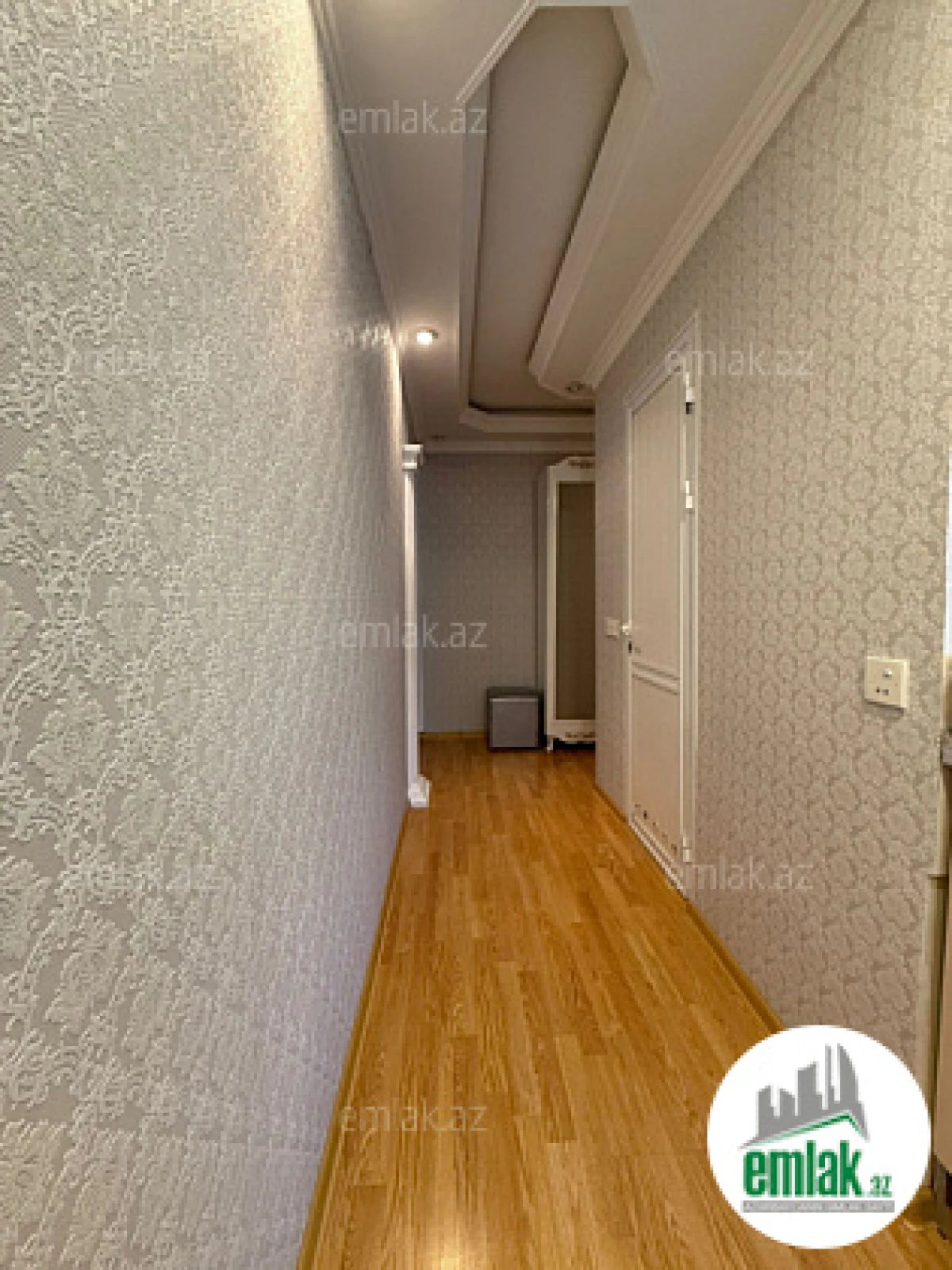 Satılır 2 otaqlı köhnə tikili 55 m²