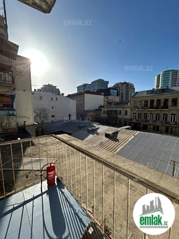 Satılır 3 otaqlı köhnə tikili 75 m²