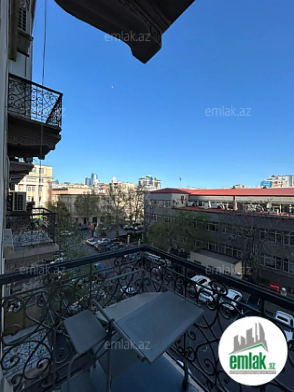 Satılır 3 otaqlı köhnə tikili 75 m²