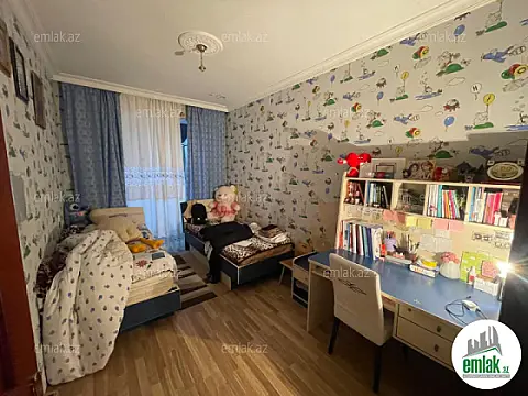 Satılır 4 otaqlı köhnə tikili 105 m²